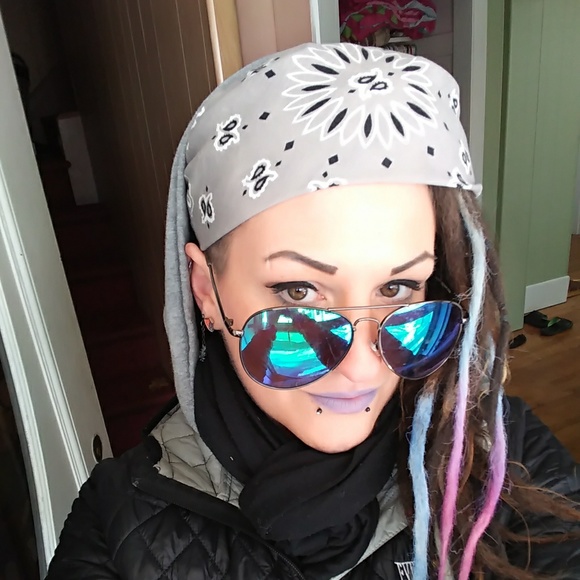 Meet your Posher, Kara - Picture 2 of 8